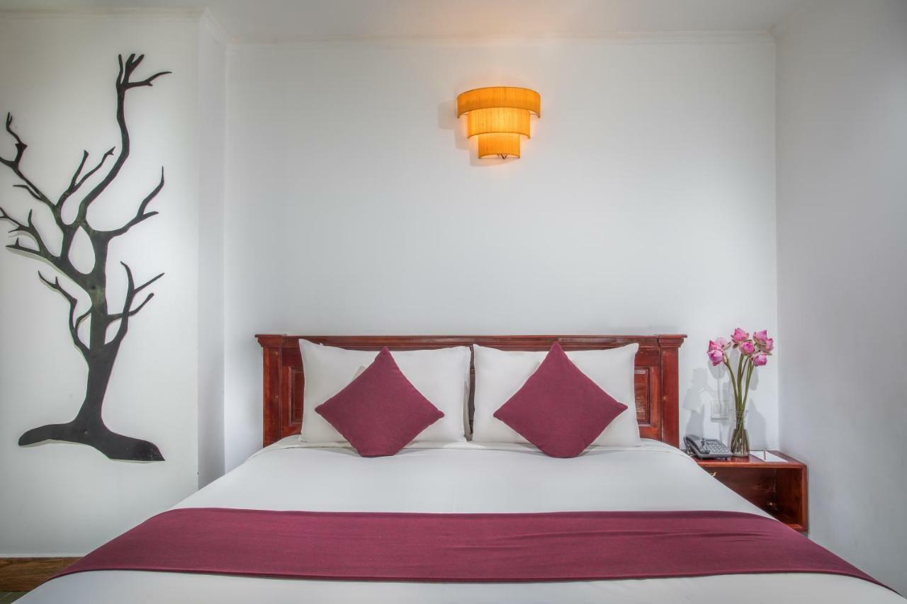 V Hotel Phnom Penh Dış mekan fotoğraf