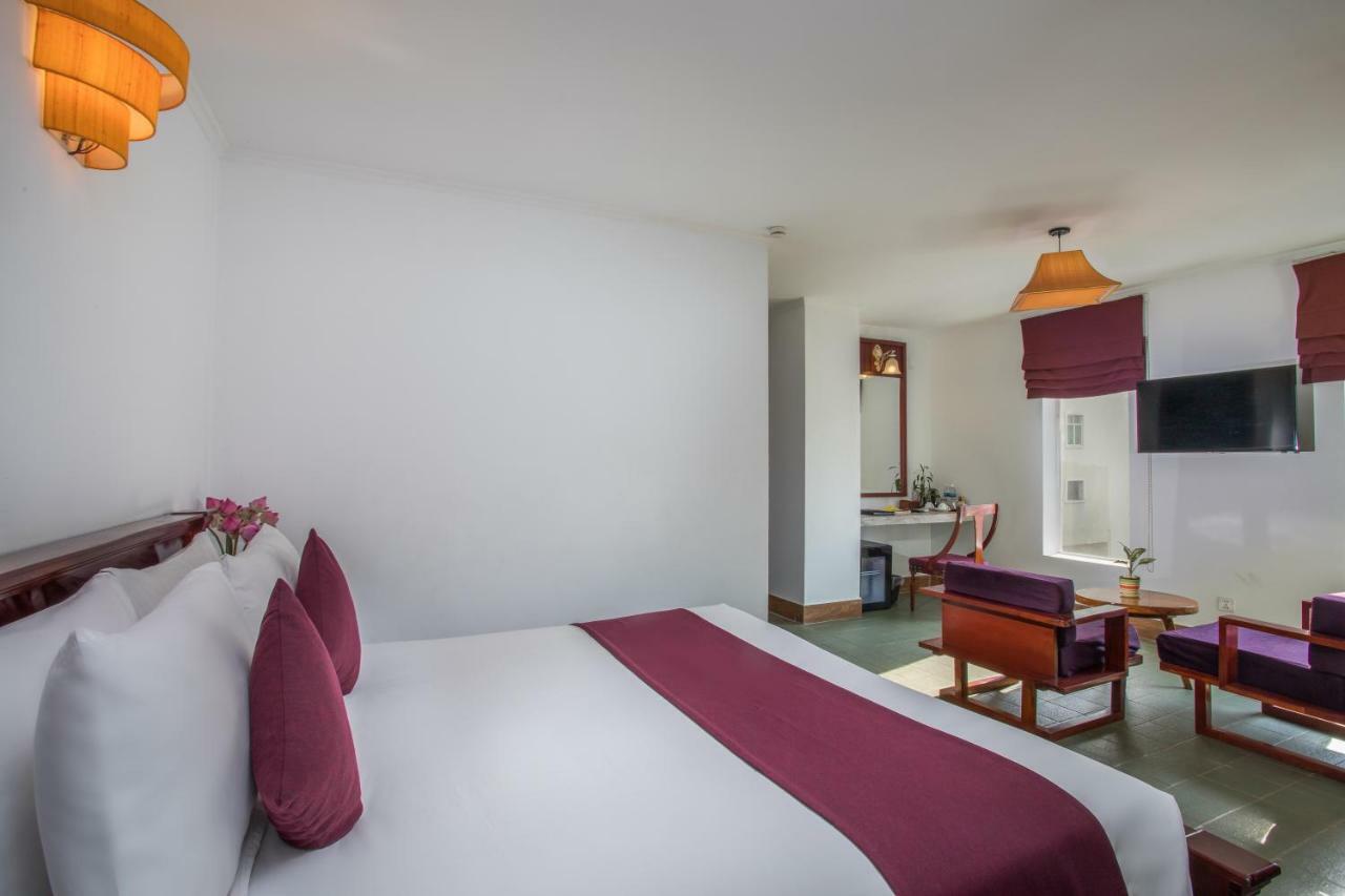V Hotel Phnom Penh Dış mekan fotoğraf