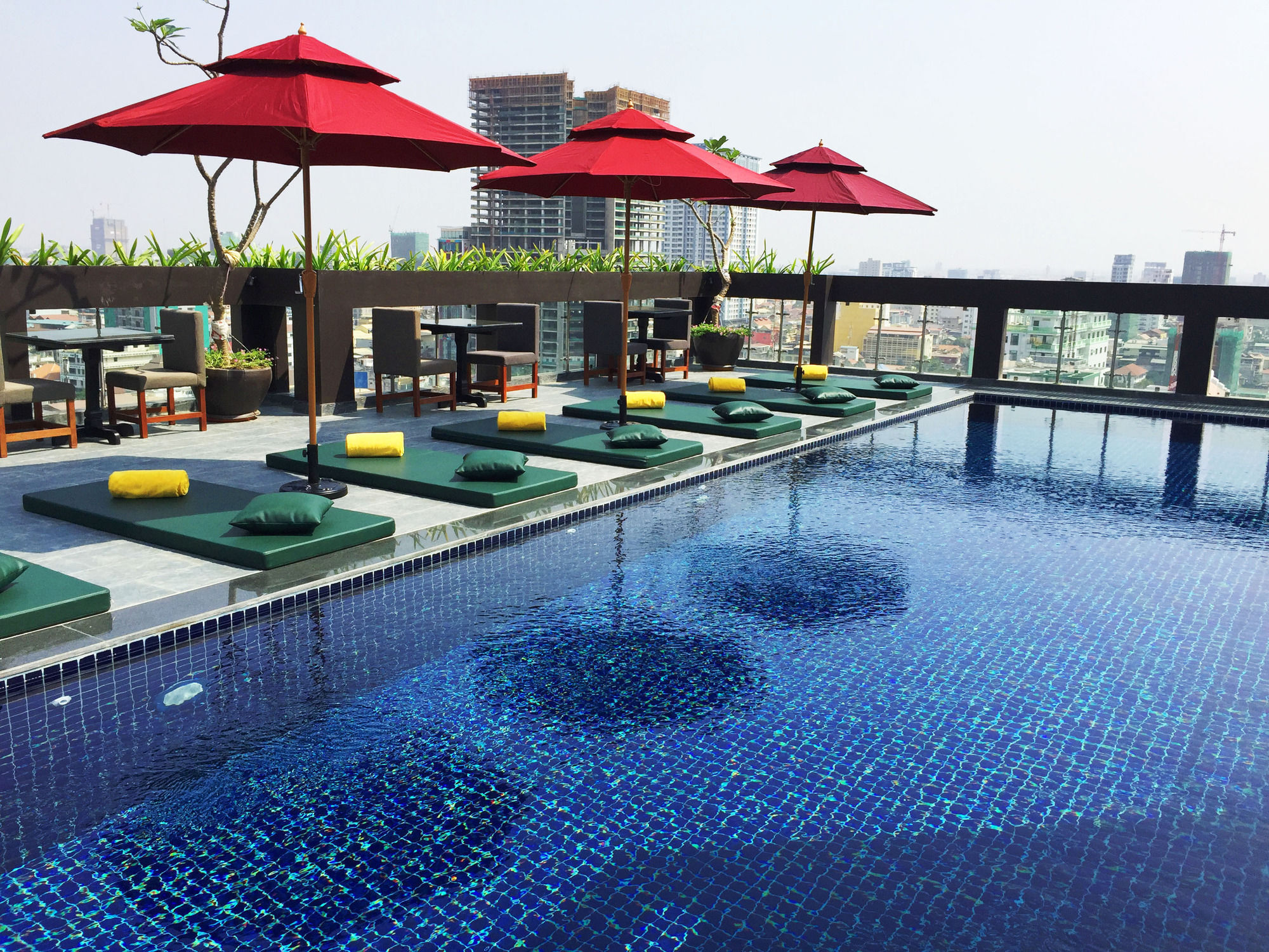 V Hotel Phnom Penh Dış mekan fotoğraf