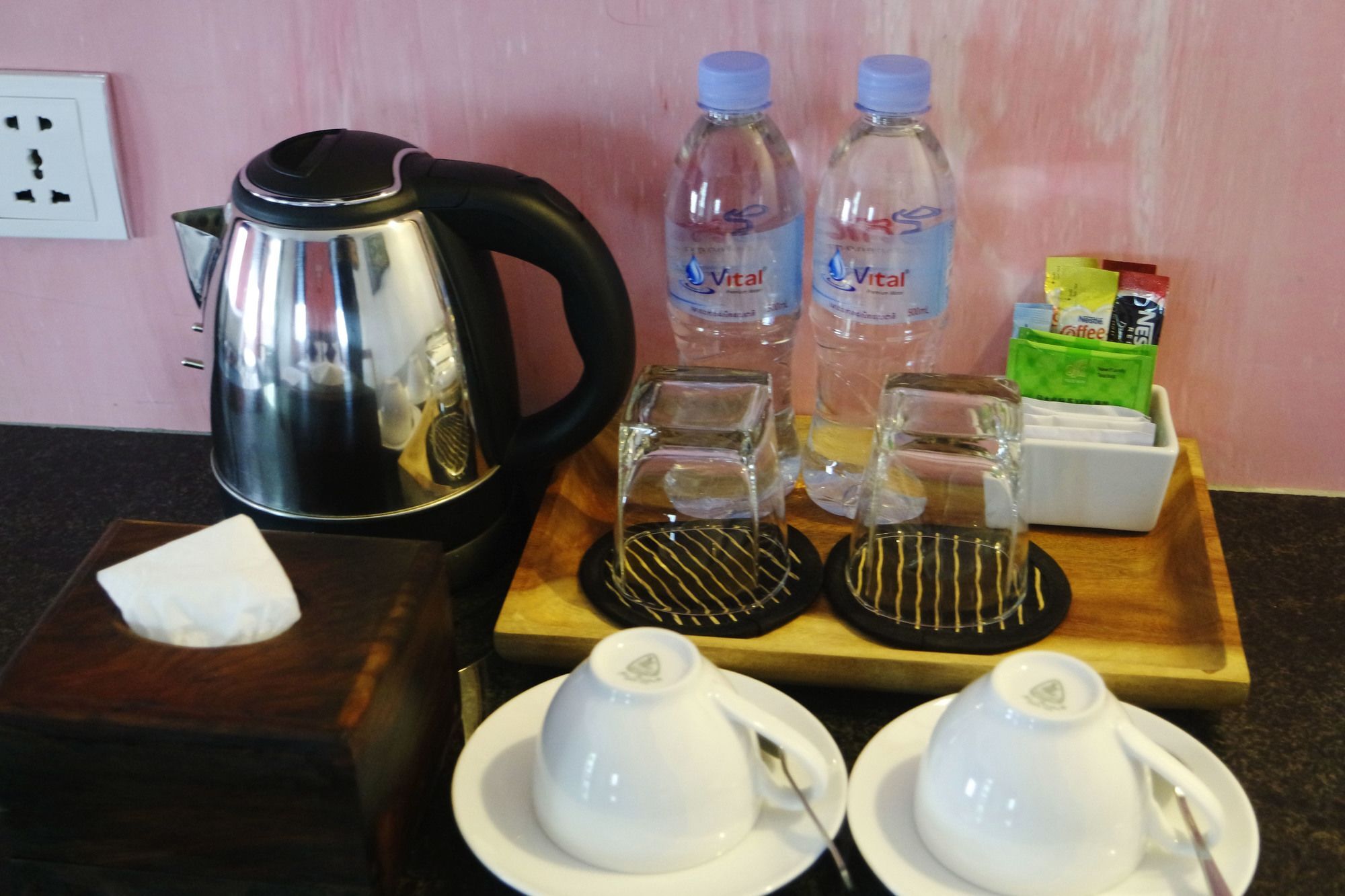 V Hotel Phnom Penh Dış mekan fotoğraf