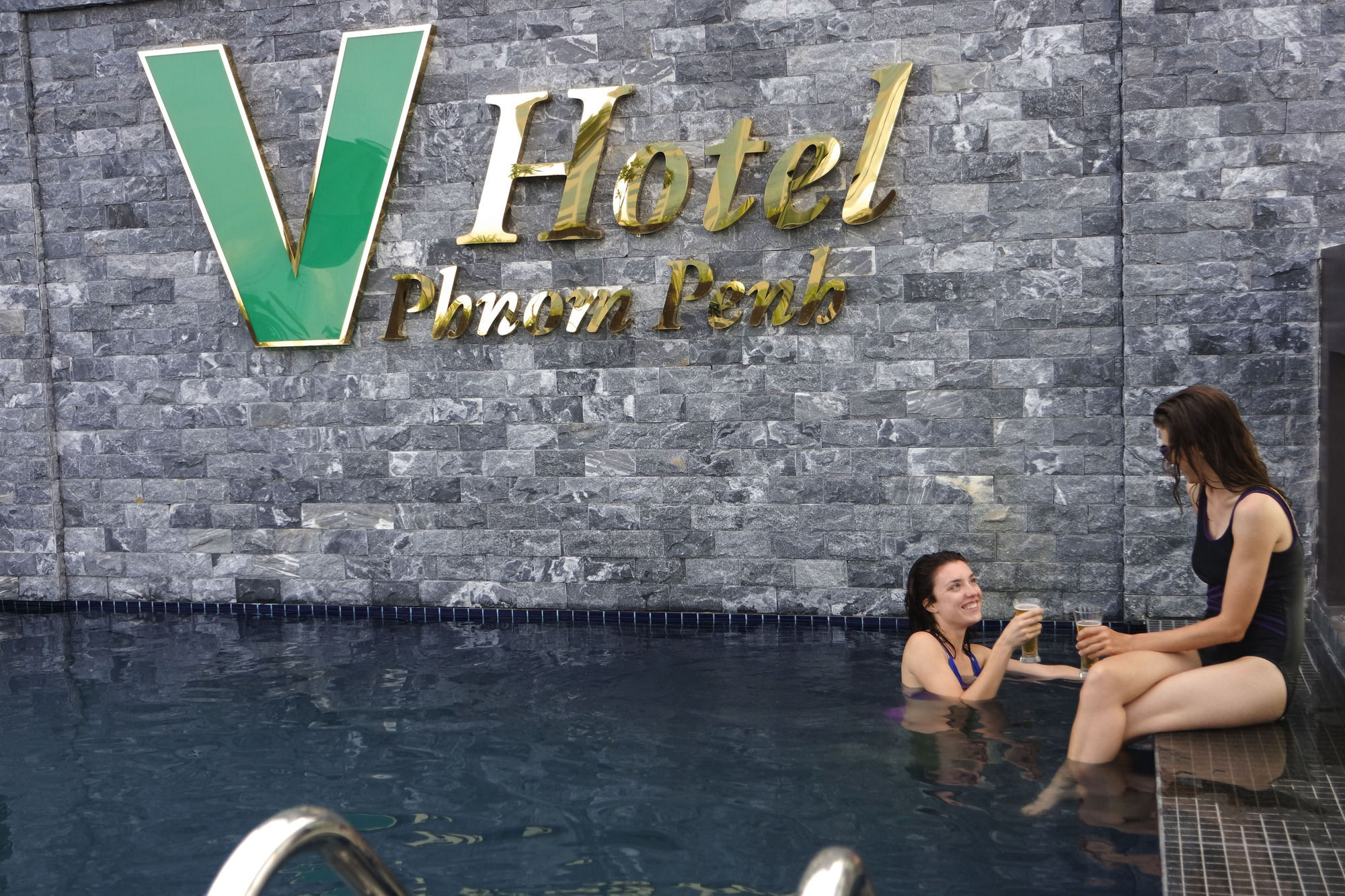 V Hotel Phnom Penh Dış mekan fotoğraf