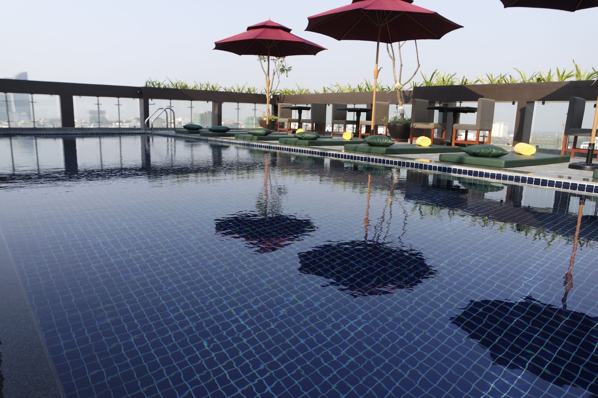 V Hotel Phnom Penh Dış mekan fotoğraf