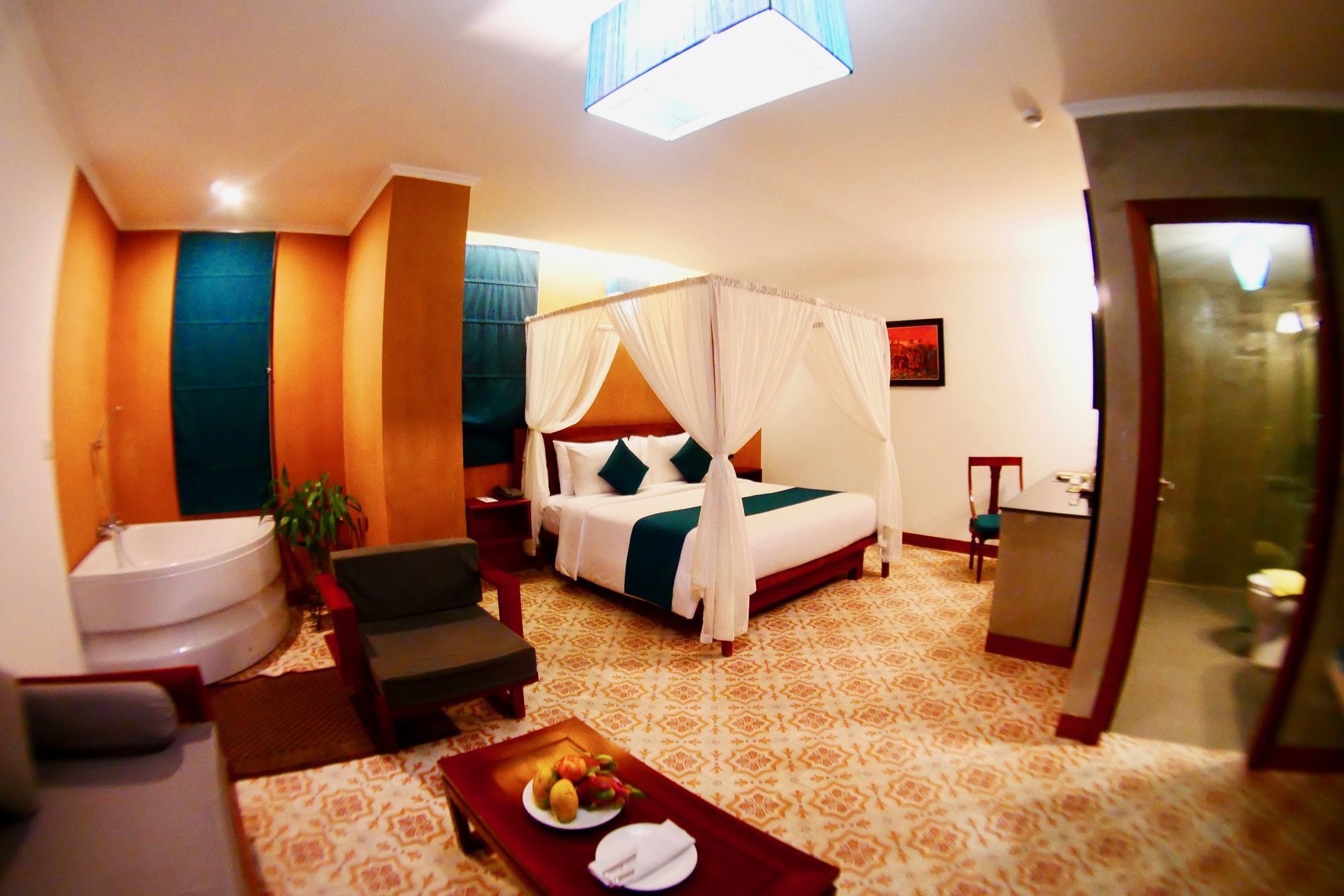 V Hotel Phnom Penh Dış mekan fotoğraf
