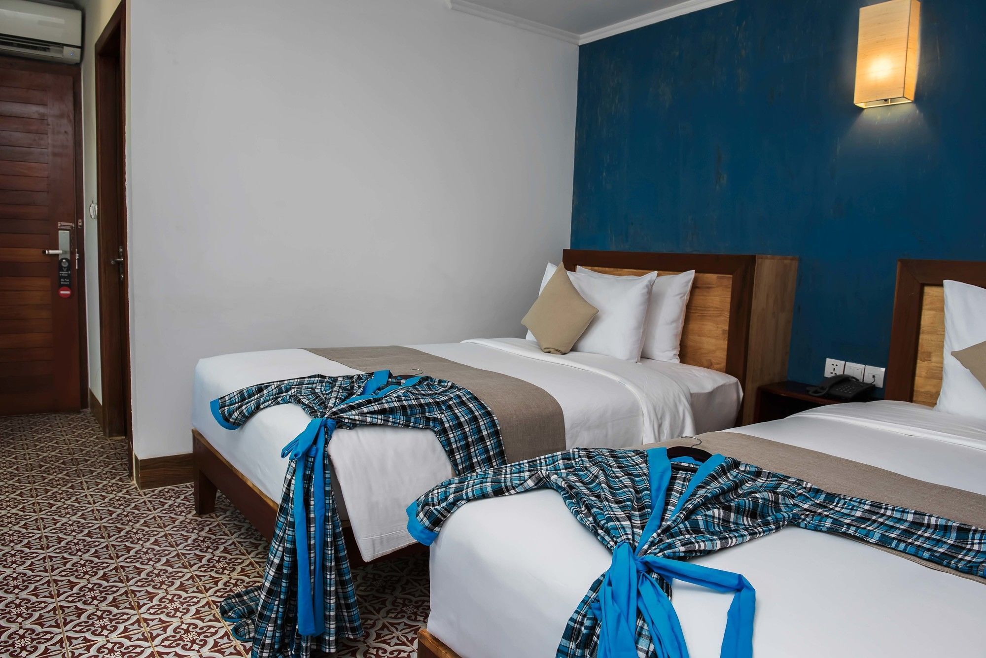 V Hotel Phnom Penh Dış mekan fotoğraf