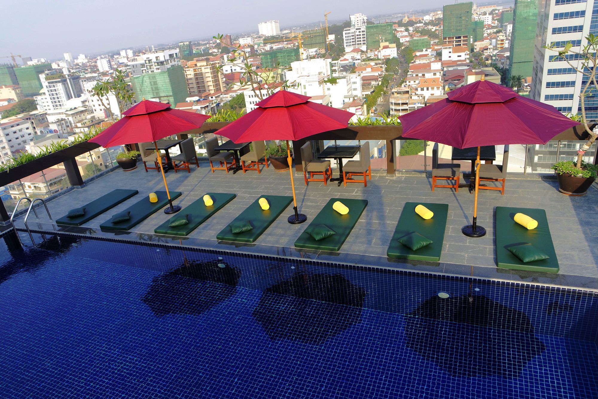 V Hotel Phnom Penh Dış mekan fotoğraf